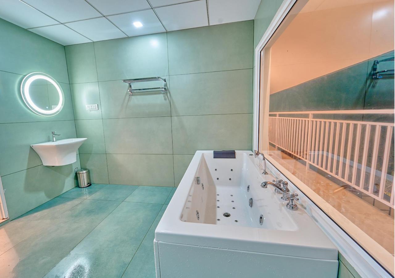 Ice Mist Pool Resort Munnar By Voye Homes Zewnętrze zdjęcie